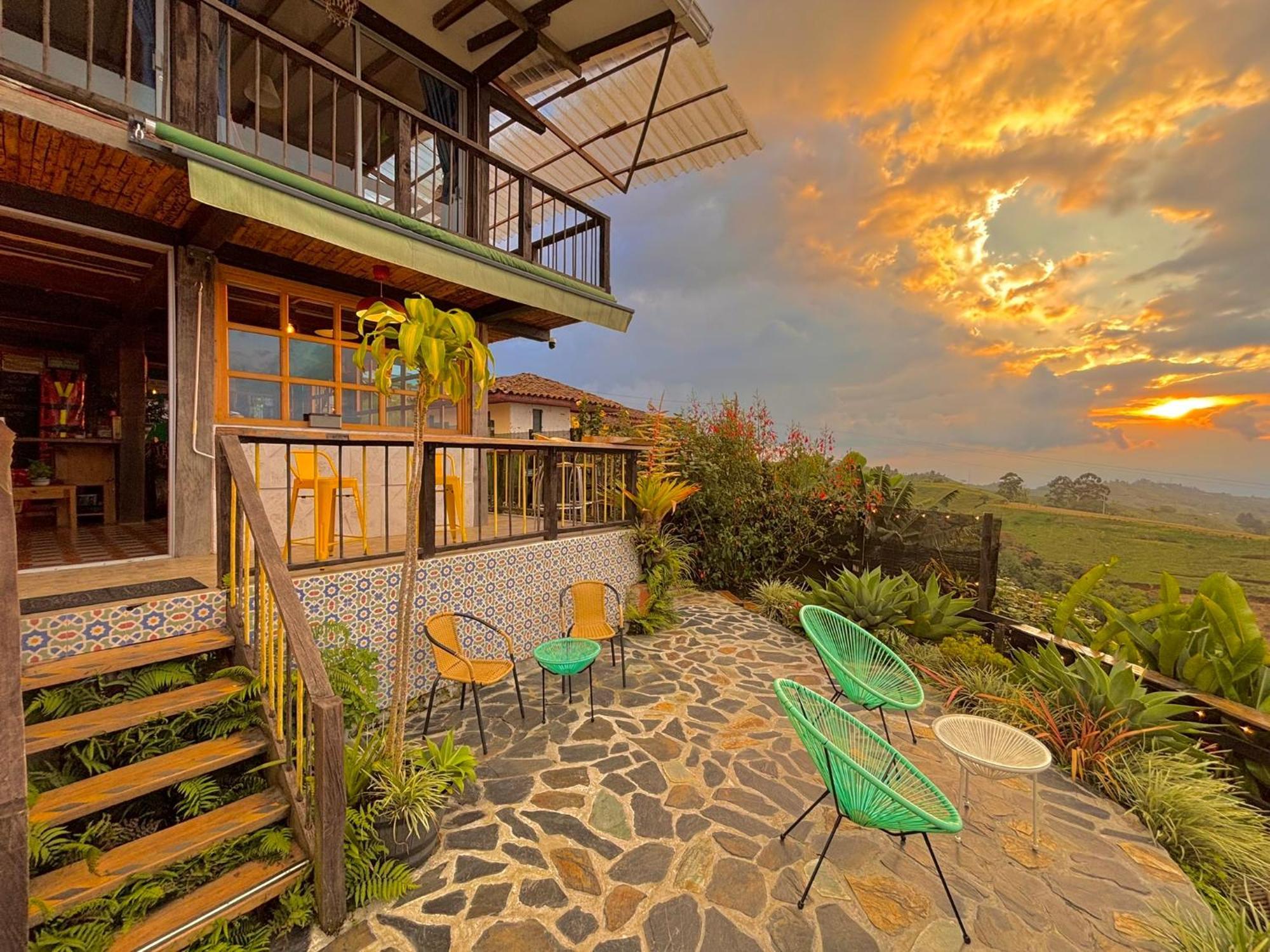 La Puesta Del Sol Hotel Filandia Bagian luar foto